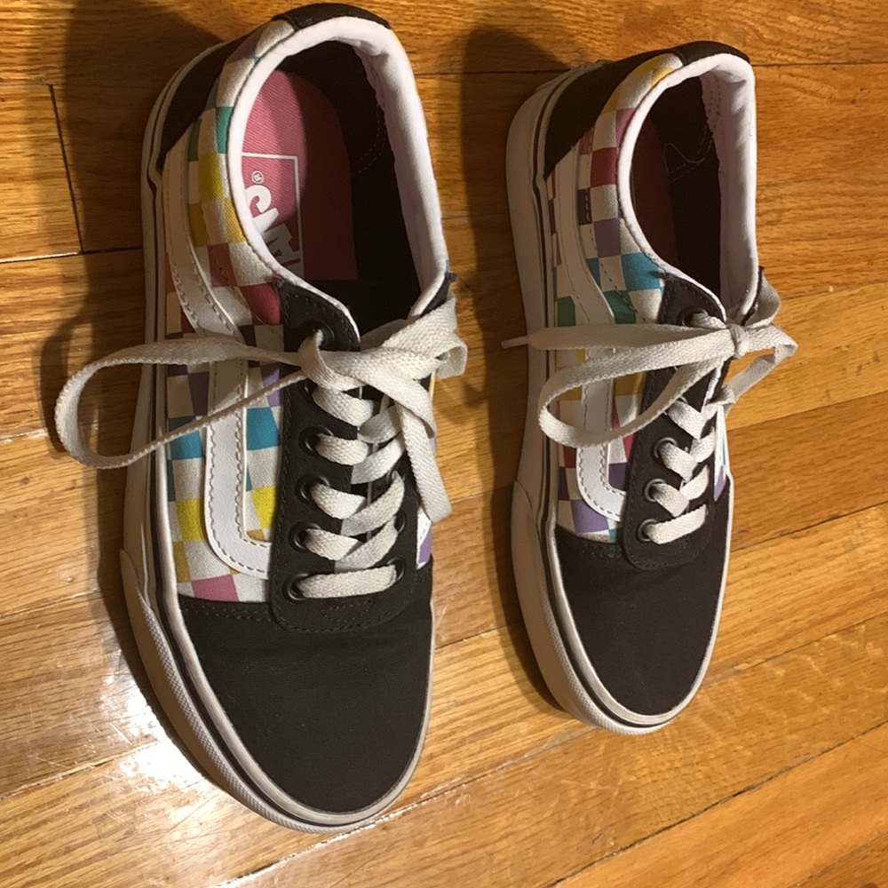 Vans Old Skool Rainbow Checkerboard Skate Shoe. Women’s: 6.5 US